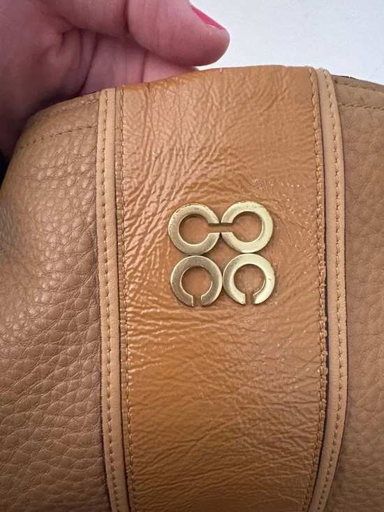 Coach Colette Tan Leather Shoulder Bag with Patent Center Stripe & Gold Hardware - Picture 3 of 12